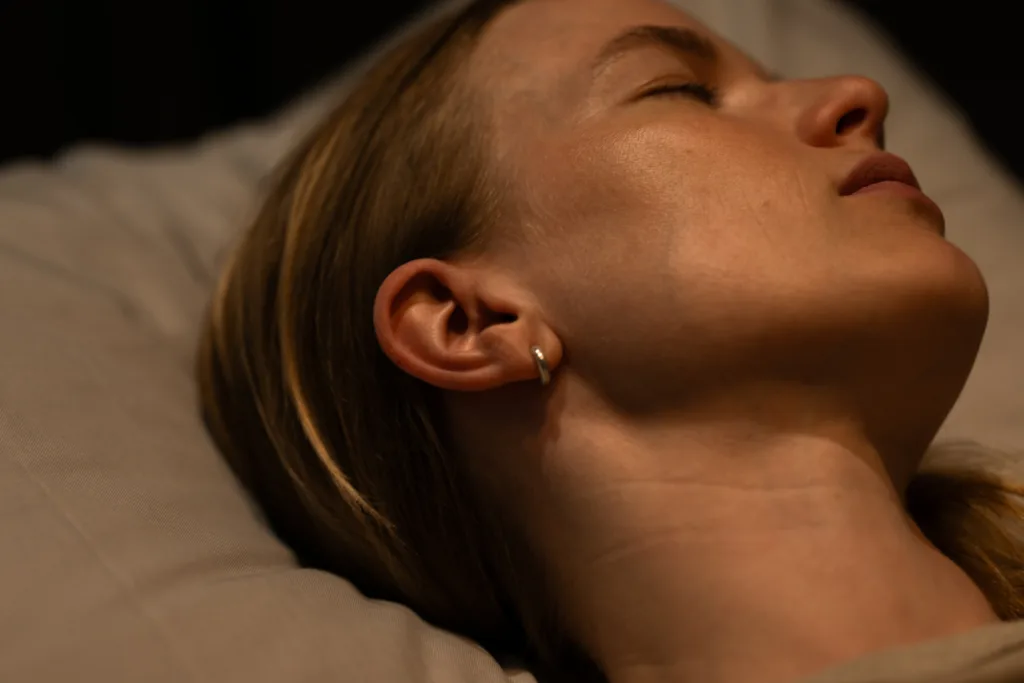 Tehokas hoitomuoto kostetuttamaan ihoa. Tukee ihon hyvinvointia. Vitamiinit, hyaluronihappo.Sopii kaikenikäisille.