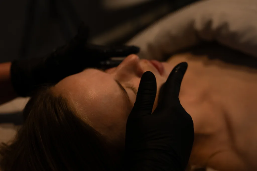 Pistohoito, joka lisää kollageenituotantoa tehokkaasti. Parantaa ihonrakennetta, kosteuttaa. Ennaltaehkäisee ihon ikääntymistä.