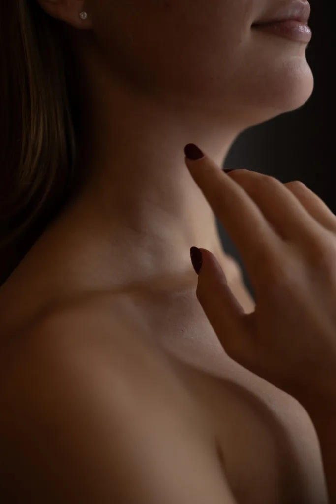 EXO|E sisältää kantasolutekijöitä, mukaan lukien eksosomeja, liposomeja, kasvutekijöitä, tulehdusta ehkäiseviä tekijöitä